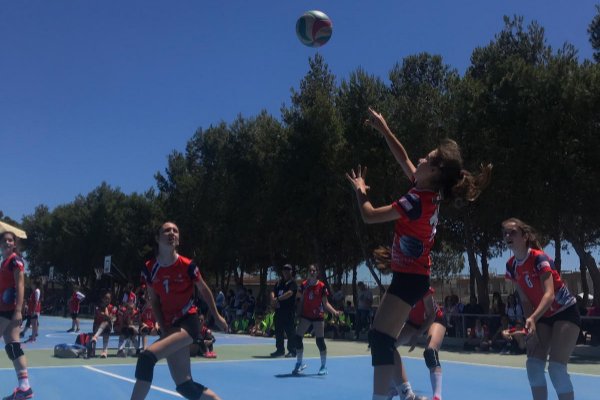 VOLEIBOL CADETE JUVENIL EN ACCIÓN