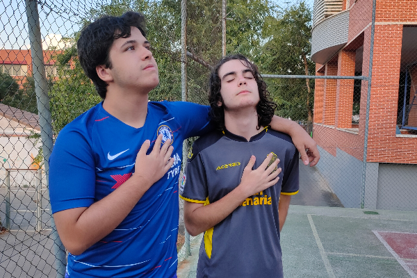 Un enfrentamiento entre amgigos